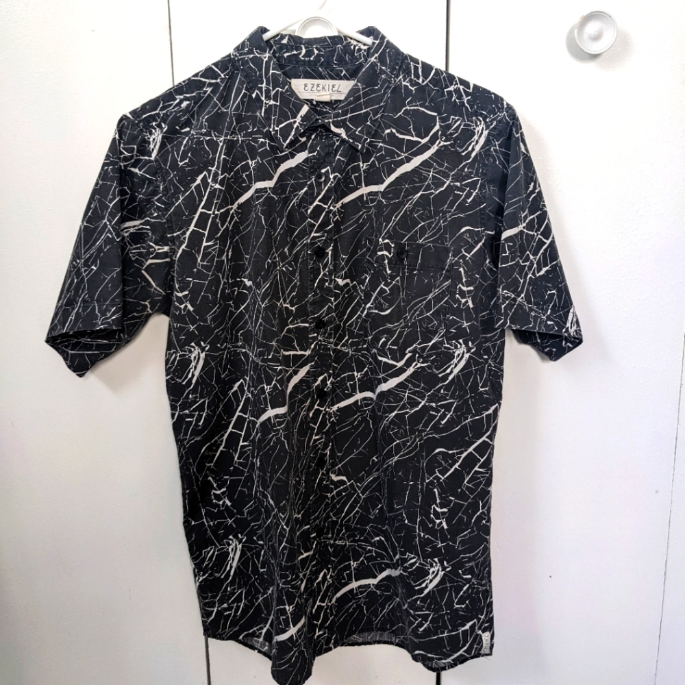 Ezekiel Black short sleeve button down, small